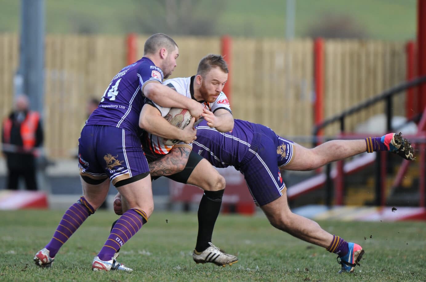 2015 - Dewsbury v Whitehaven - Matty Wilde hits the ball up